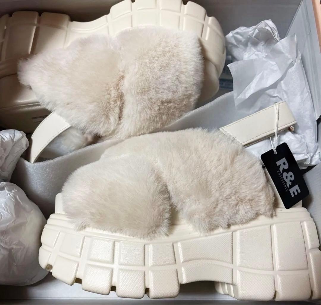 R&E クロスファーバックベルト厚底サンダル アイボリー LLサイズ