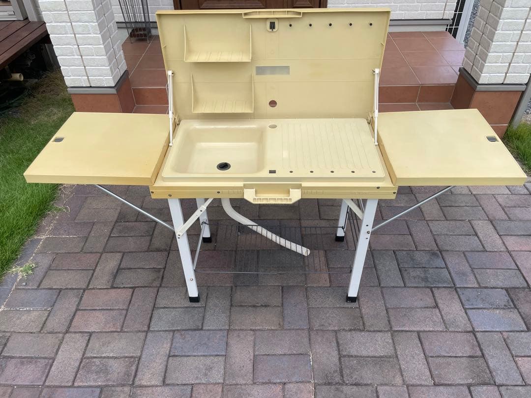 折りたたみ式キッチンテーブルシンク付き
