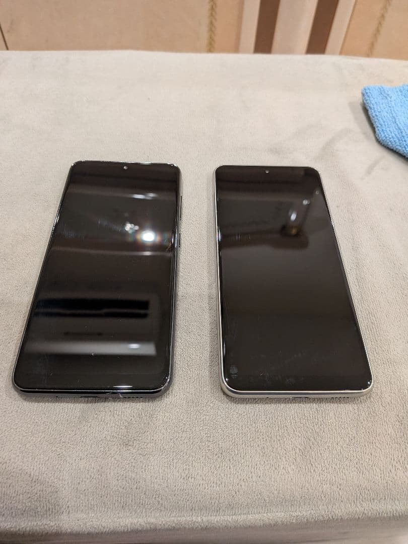 A*o様 Samsung Galaxy a20 ブラックとホワイト