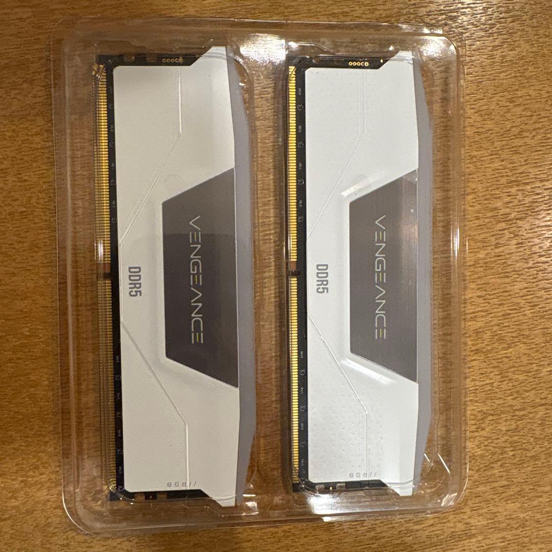 メモリー CORSAIR VENGEANCE RGB DDR5 32GB 6000MHz