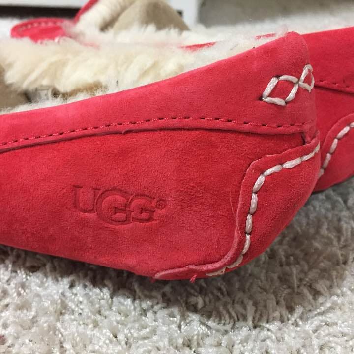 UGGモカシン新品未使用