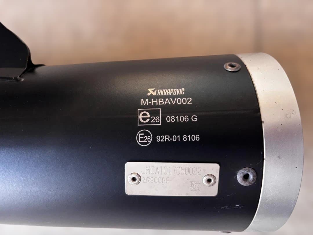 Z900RSアクラポビッチ スリップオンマフラー チタン ブラック JMCA対応