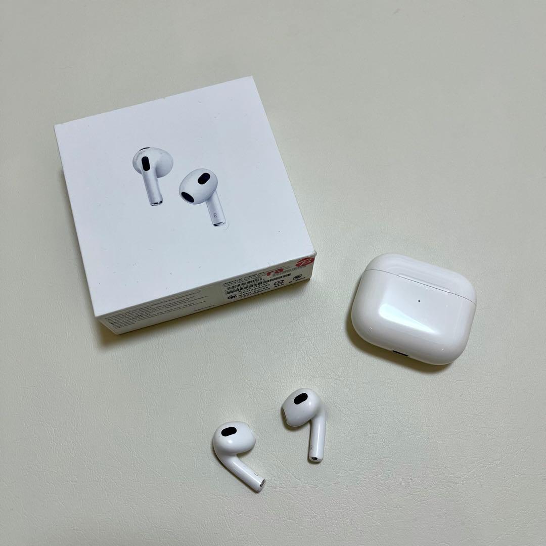 【美品】AirPods 第3世代 MPNY3J/A Lightning充電ケース