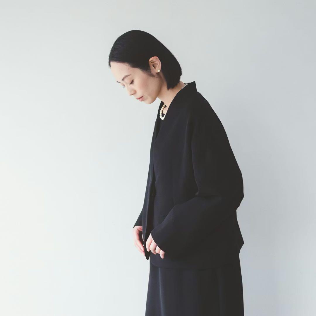 気持ちに寄り添うブラックフォーマルノーカラージャケット M