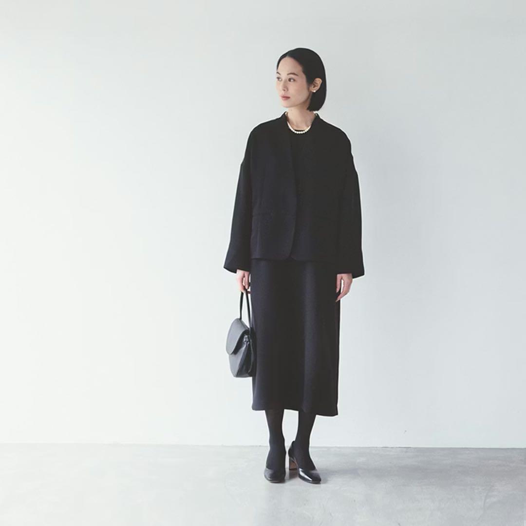 気持ちに寄り添うブラックフォーマルノーカラージャケット M