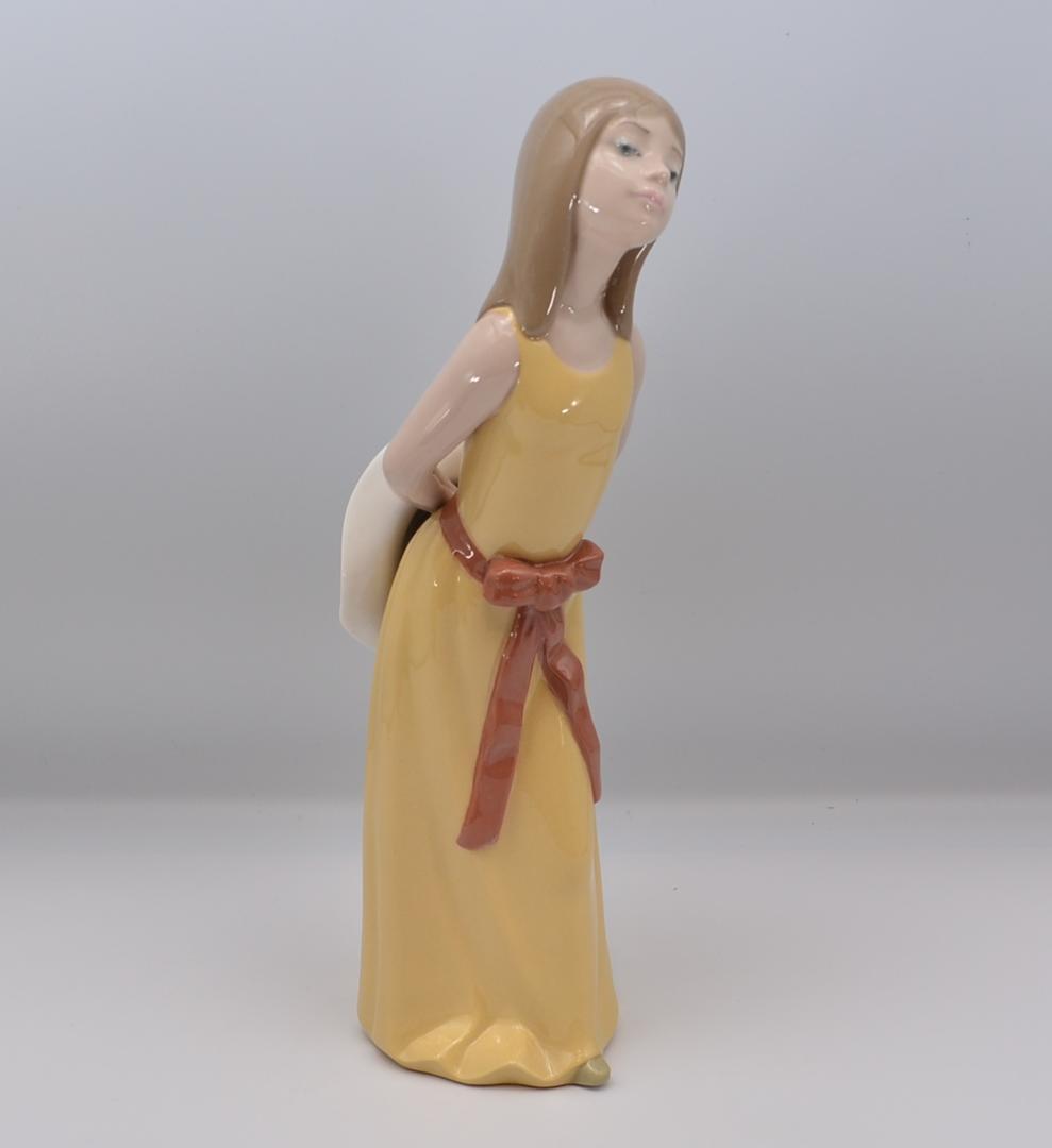 帽子をもつパメラ　他　2体おまとめ　★リヤドロ　スペイン　ポーセリン　ご成約済み