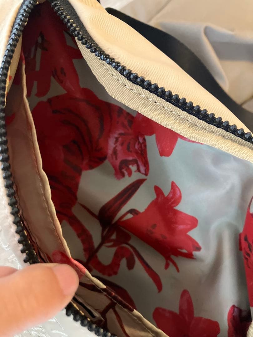 ONITSUKA TIGER /オニツカタイガー刺繍入ボディバッグ