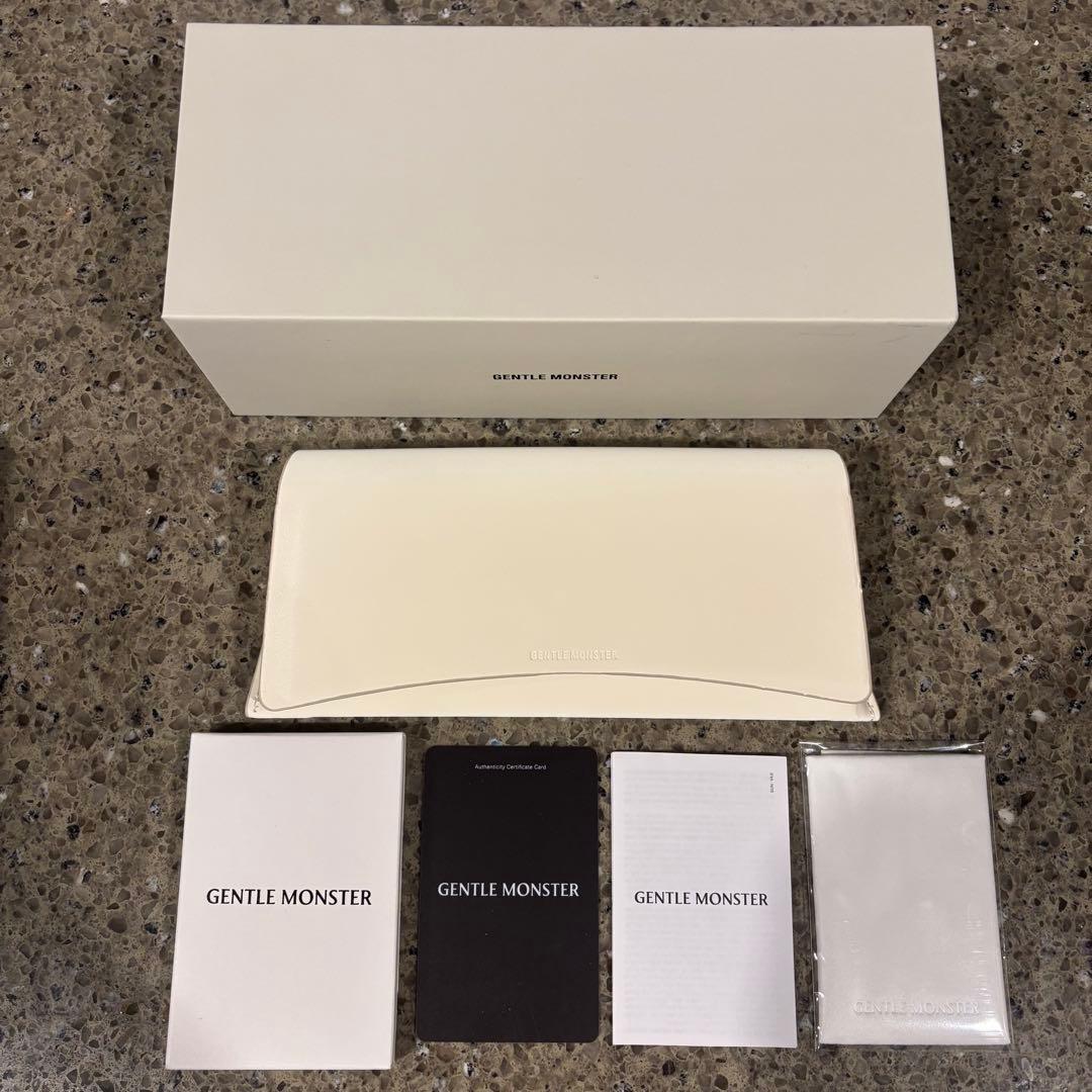 ジェントルモンスター　GENTLE MONSTER HER ハー　愛の不時着