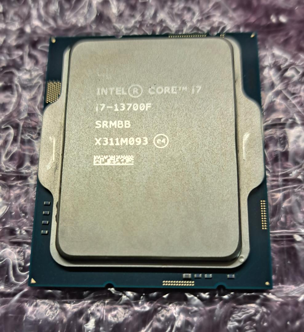 CPU Intel Core i7-13700F CPU