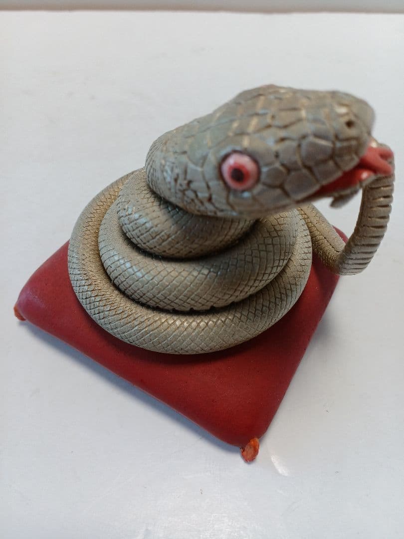 朝隈俊男さん　巳　蛇　サイン入り　高さ７センチ