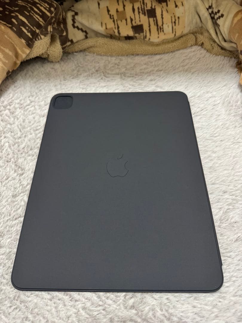 iPad Pro M5 13インチ(純正ケース付き)