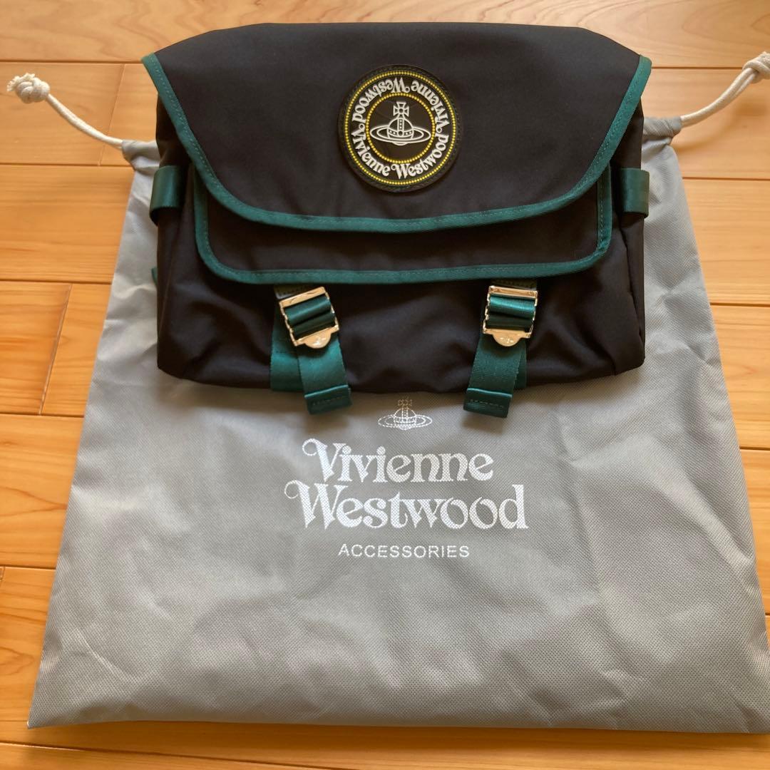 お値下げしました‼️★【美品】★Vivienne Westwood ボディバッグ