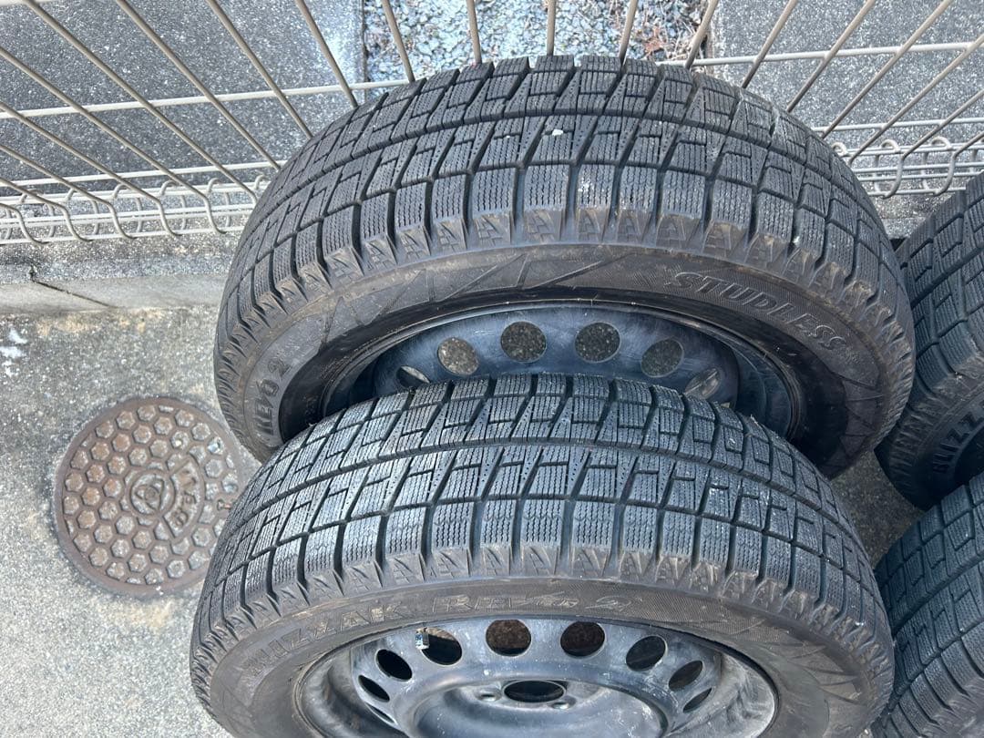 値下可！アクア用スタッドレスタイヤセット 15インチ