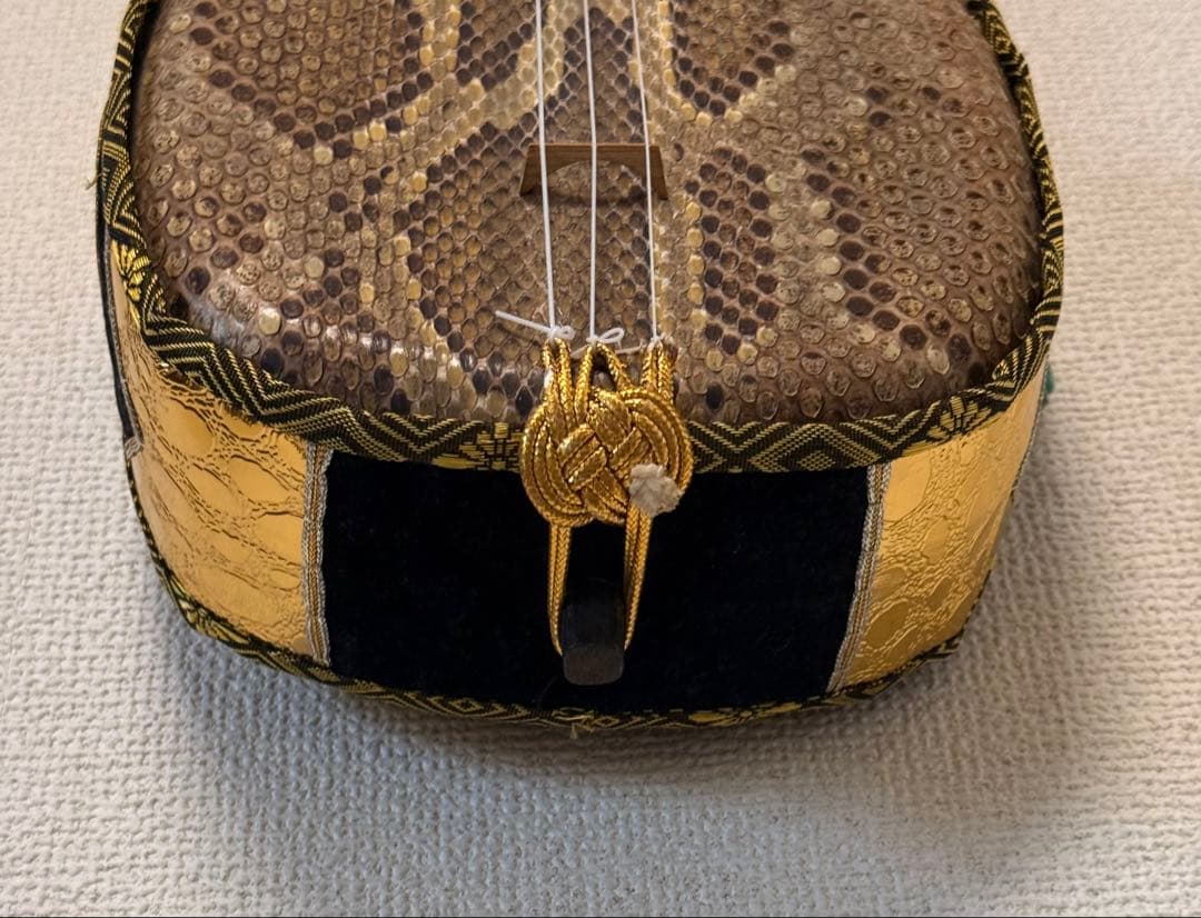 沖縄三線　蛇皮　本皮　スマートカラクイ