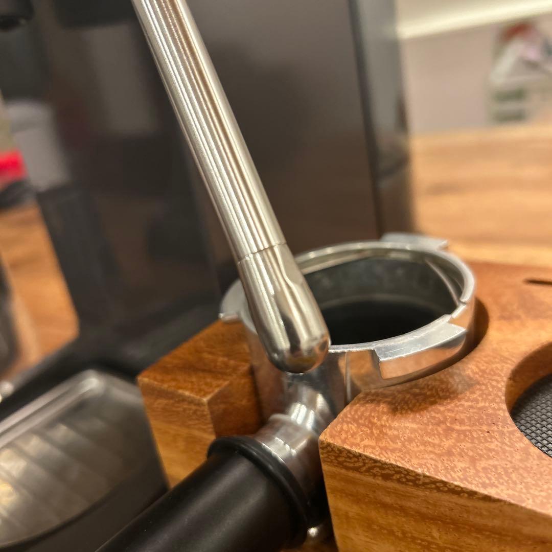 デロンギ　デディカ　エスプレッソマシン 1万円相当のおまけ付き　885