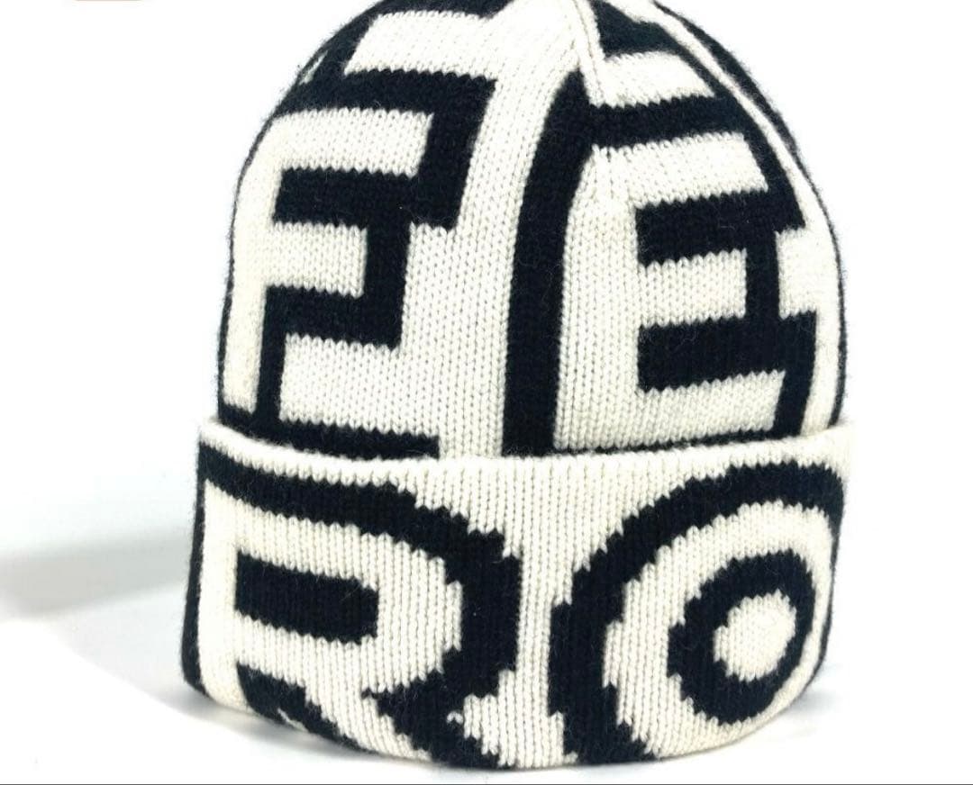 FENDIフェンディ　ニット帽FXQ950 新品未使用 マークジェイコブス　ロゴ