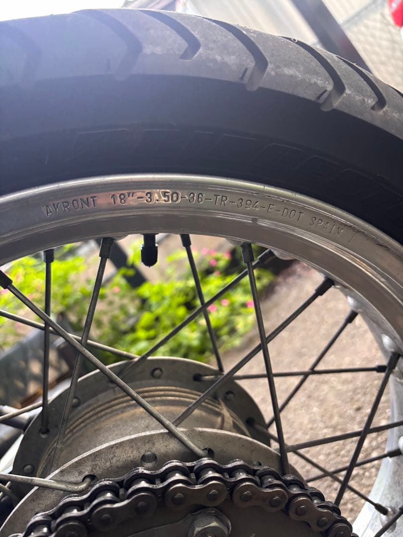 AKRONTホイール F17 R18インチ　ヤマハ　sr400sr500