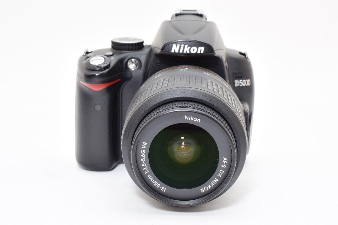 高画質✨ニコン D5000✨シングルレンズ✨初心者◎ 可動式モニター 一眼レフ