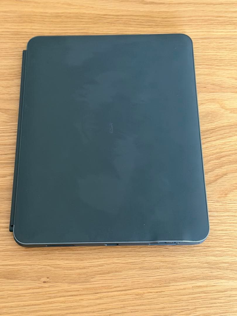 13インチ iPad AirWi-Fiモデル 256GB – キーボード付ケース