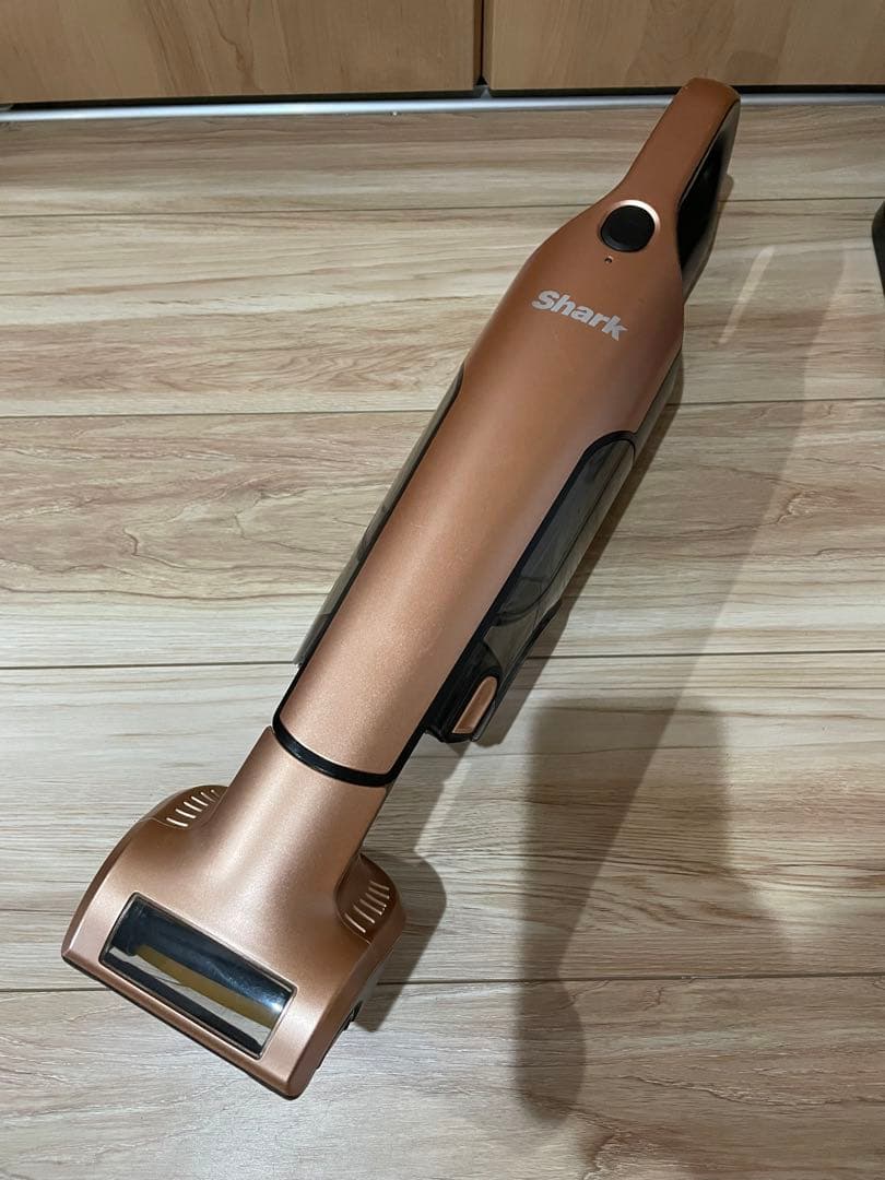 Shark スティッククリーナー ゴールド