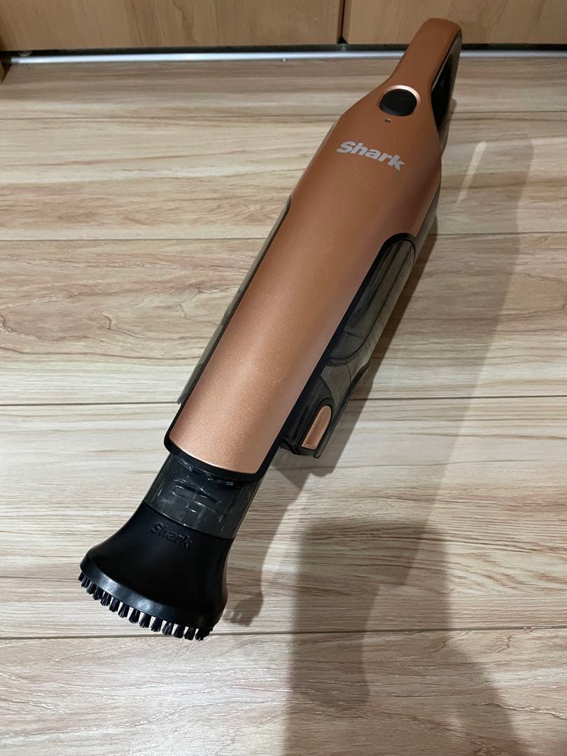 Shark スティッククリーナー ゴールド
