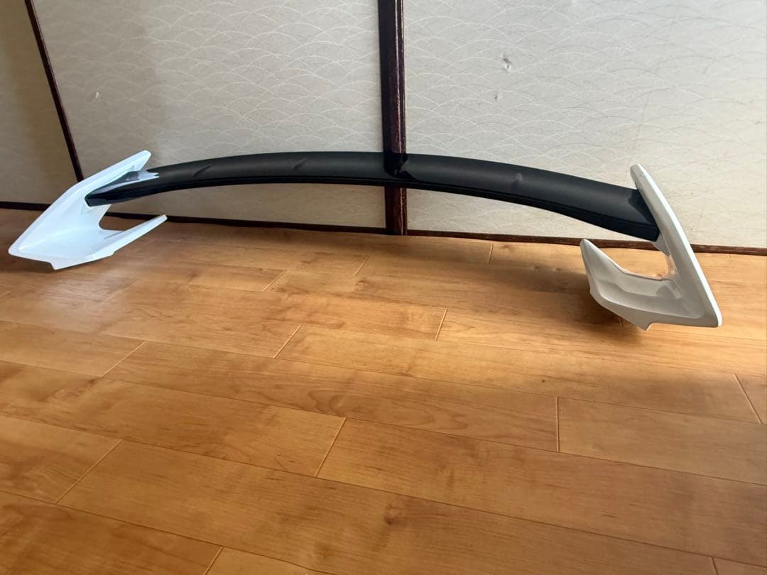 トヨタ 30系プリウス ZVW30 リアスポイラー 塗装済 白×黒