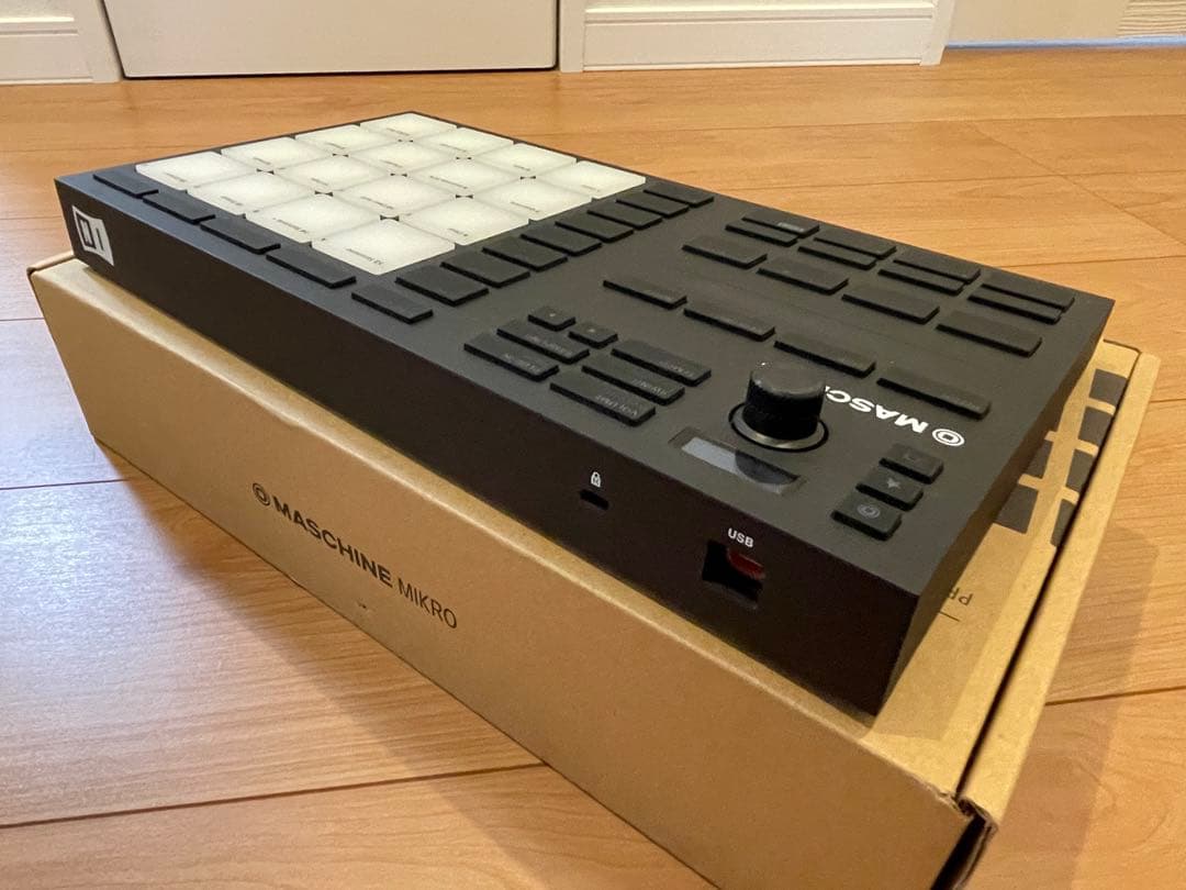 ②NI MASCHINE Mikro Mk3 ライセンス有