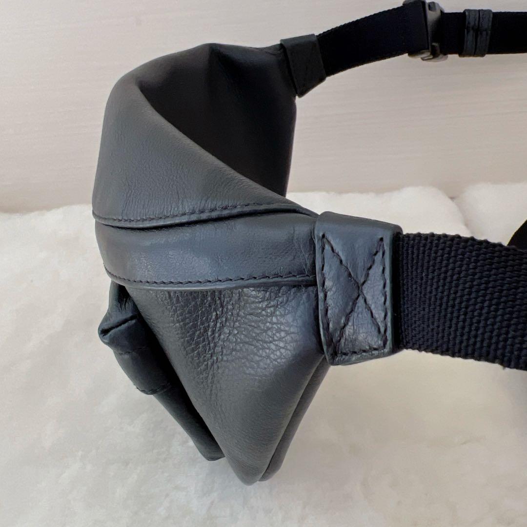 BALENCIAGA バレンシアガ ボディバッグ ウエストポーチ レザー ロゴ