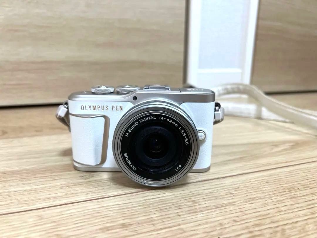 【 美品 】OLYMPUS PEN E-PL10 ホワイト ダブルズームキット