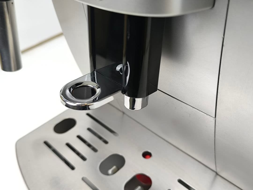 デロンギ　コンパクト2全自動コーヒーマシン　マグニフィカS　ECAM22110