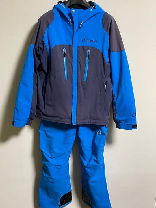 【最終値下げしました】⭐︎オンヨネ　スキーウェア上下セット（Mサイズ）⭐︎
