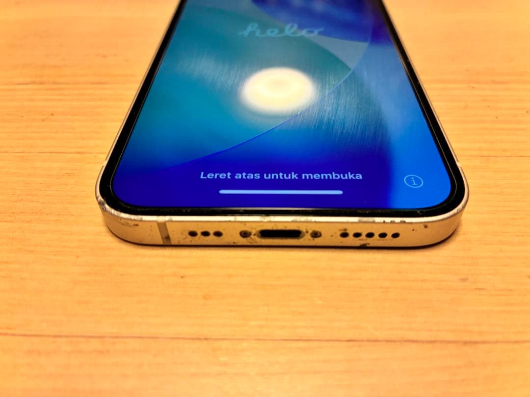 傷あり中古　iPhone12本体　ホワイト　白