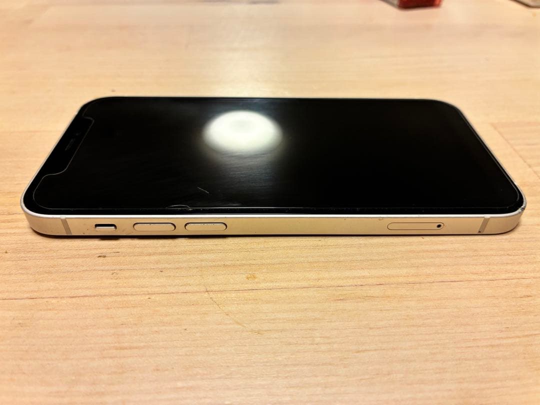 傷あり中古　iPhone12本体　ホワイト　白