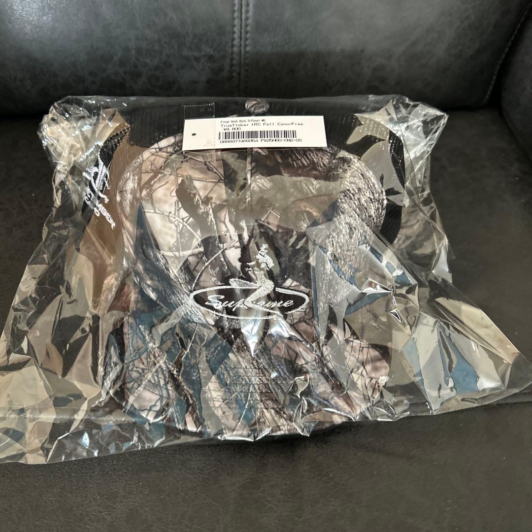 ￼ Supremeメッシュキャップピンナップガール