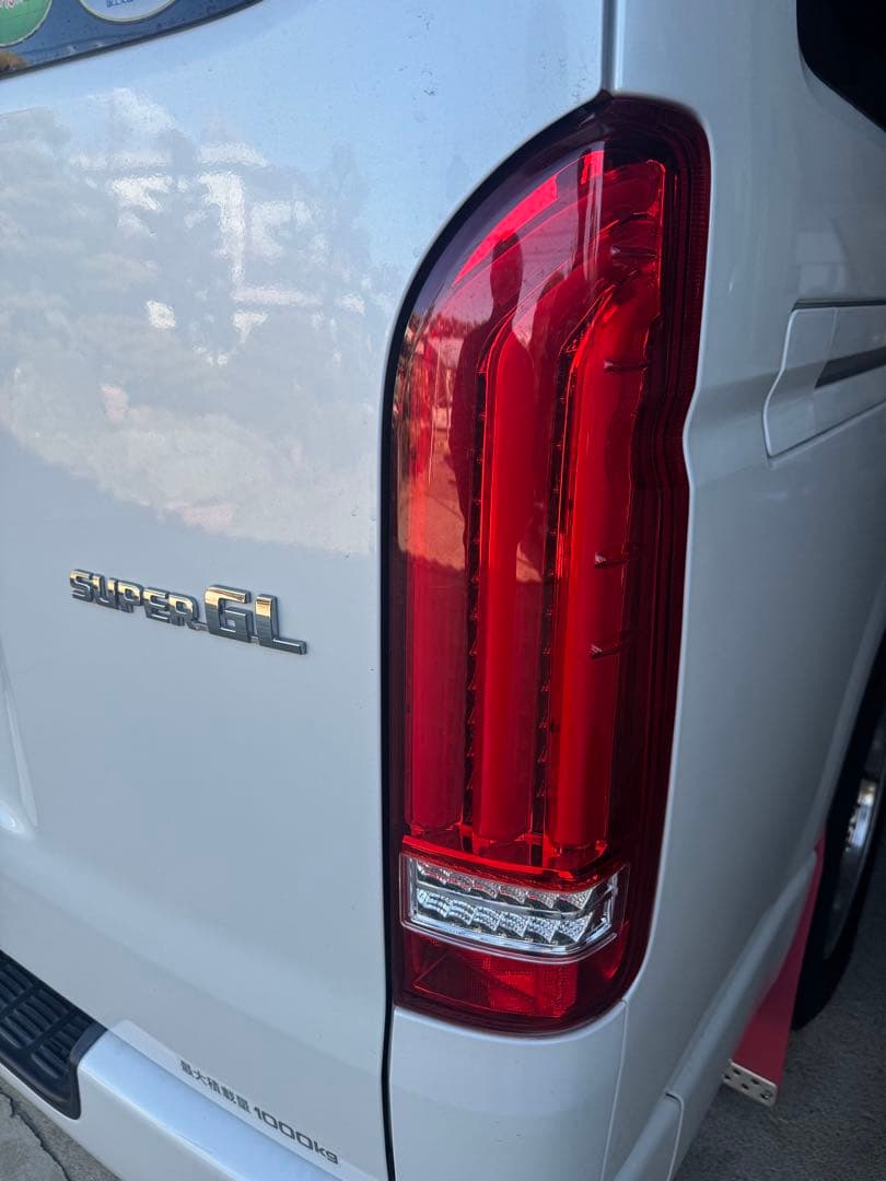 バレンティー　ハイエース　テールランプ タイプ2 LED