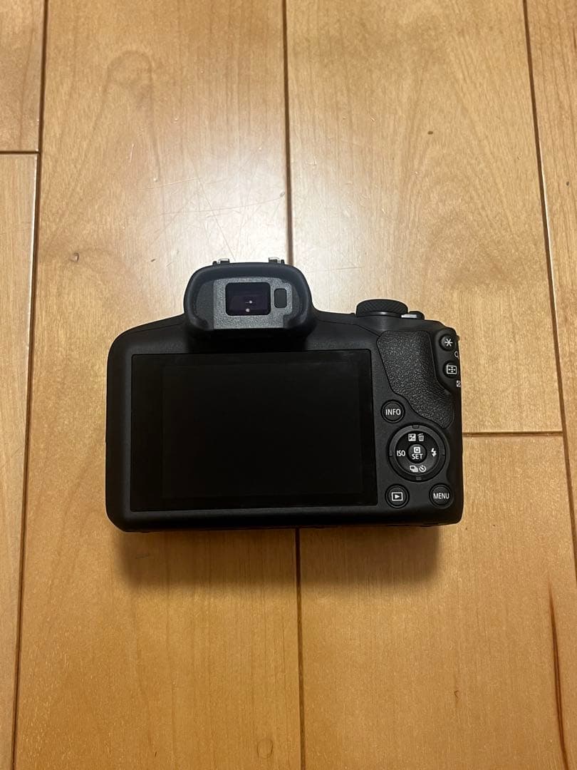 〈ほぼ新品〉キャノン EOS R100 RF-S デジタル カメラ