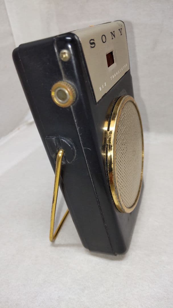 黎明期のトランジスターラジオ SONY TRー610