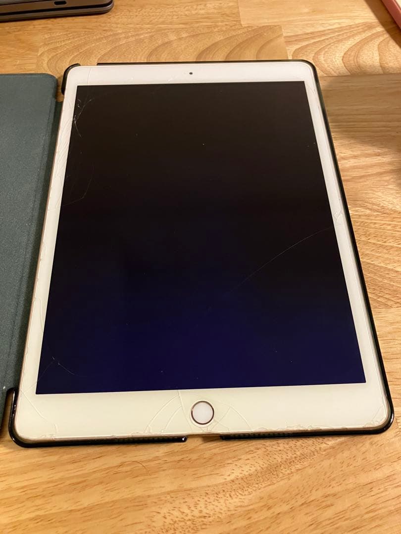 【1月9日まで】iPad第8世代32GBゴールド10.2インチWi-Fiモデル