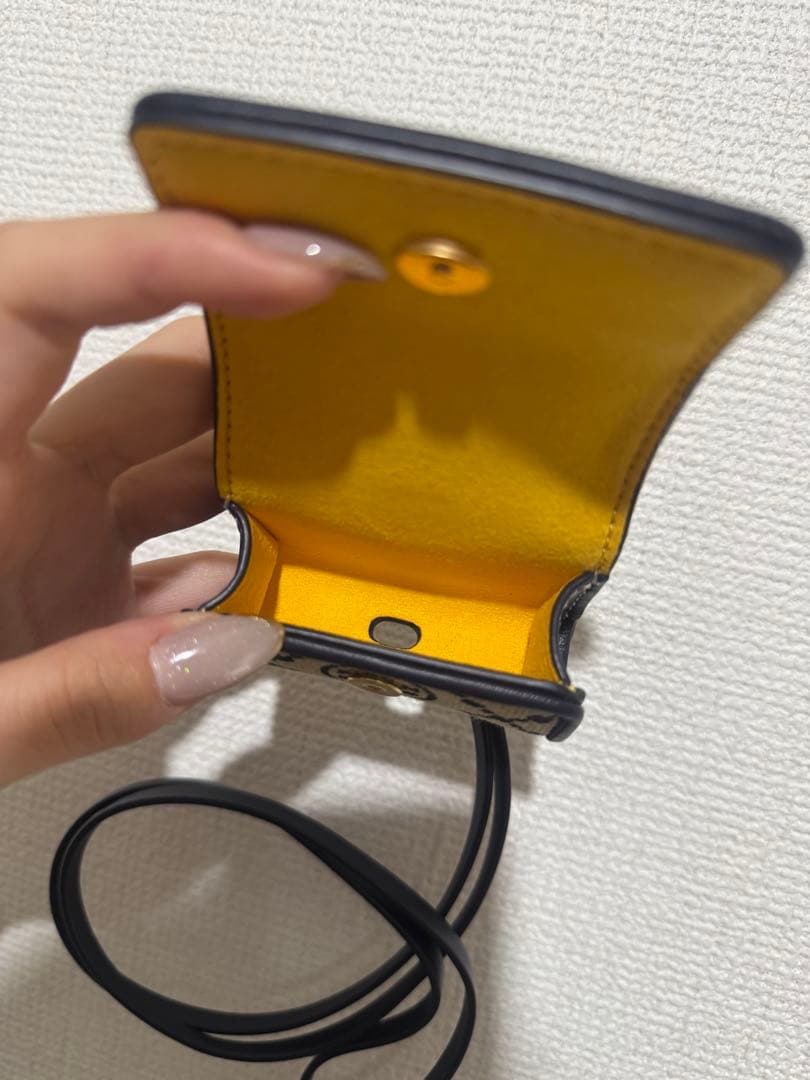 Tory Burch AirPodsケース