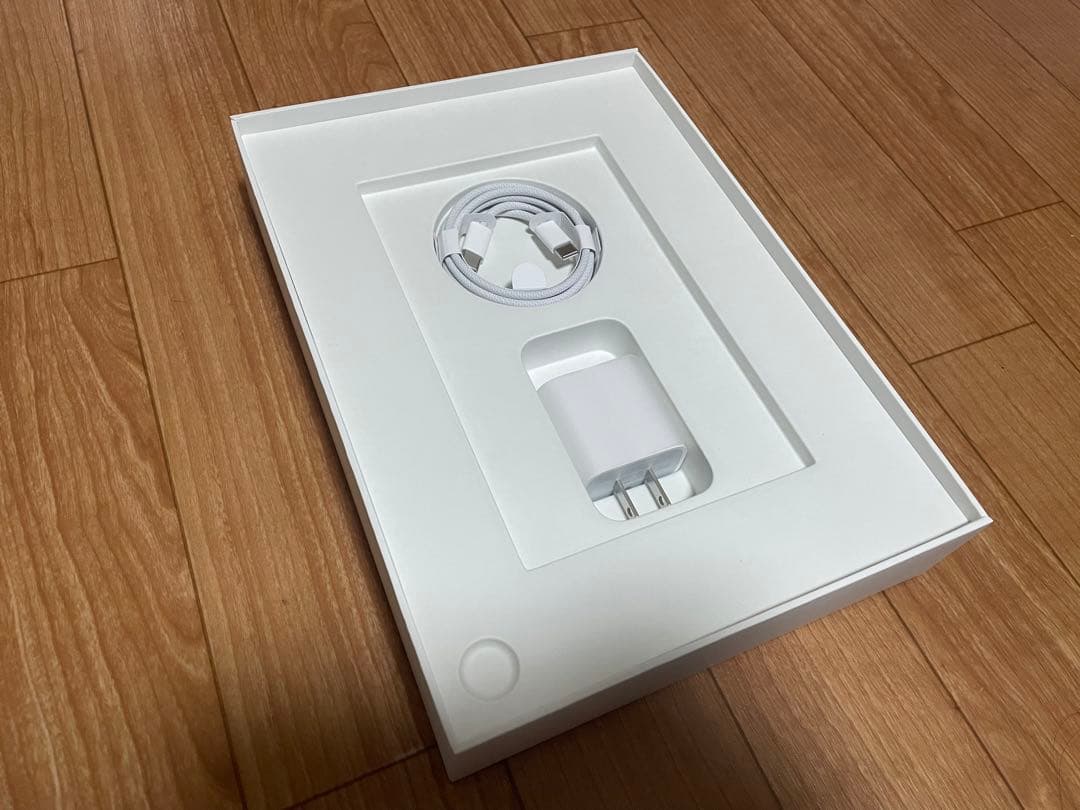 新型 Apple iPad 無印 128GB A16 シルバー 本体 充電器付き