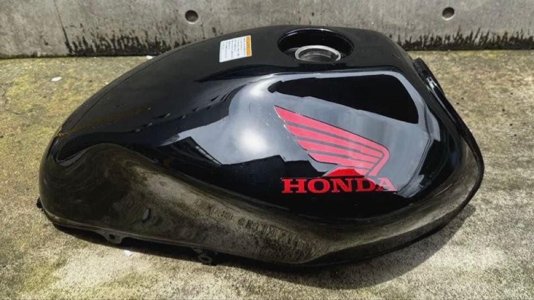 【無料配送可】HONDA ホーネット250 後期型タンク【凹みあり】
