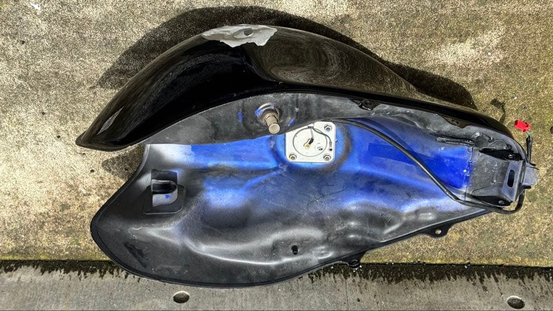 【無料配送可】HONDA ホーネット250 後期型タンク【凹みあり】