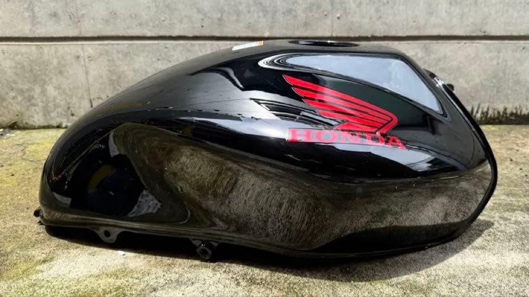 【無料配送可】HONDA ホーネット250 後期型タンク【凹みあり】