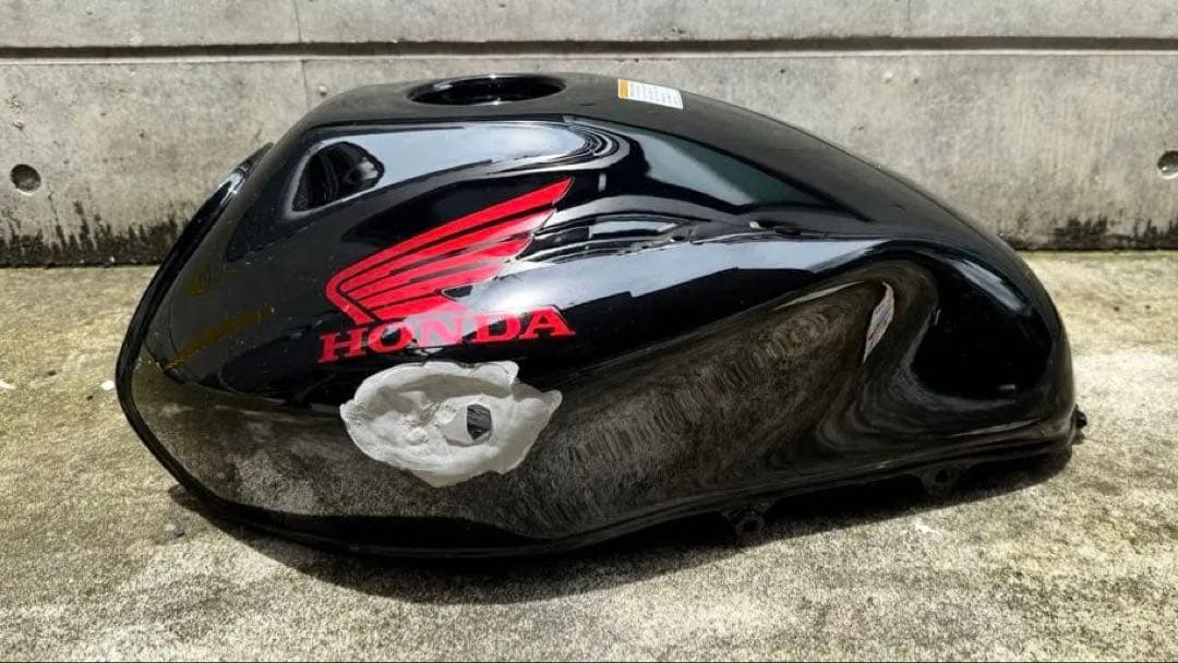 【無料配送可】HONDA ホーネット250 後期型タンク【凹みあり】