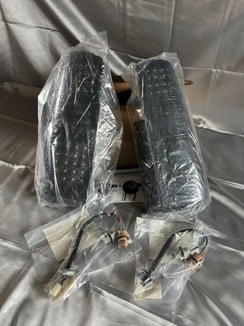 ジムニーjb23☆フルLEDテールランプ・新品未使用品 & ハーネスおまけ付き