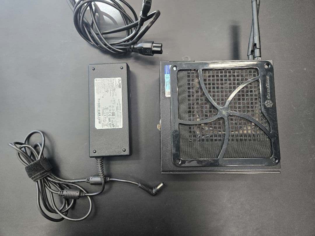 Sycom BTOパソコン　deskmini