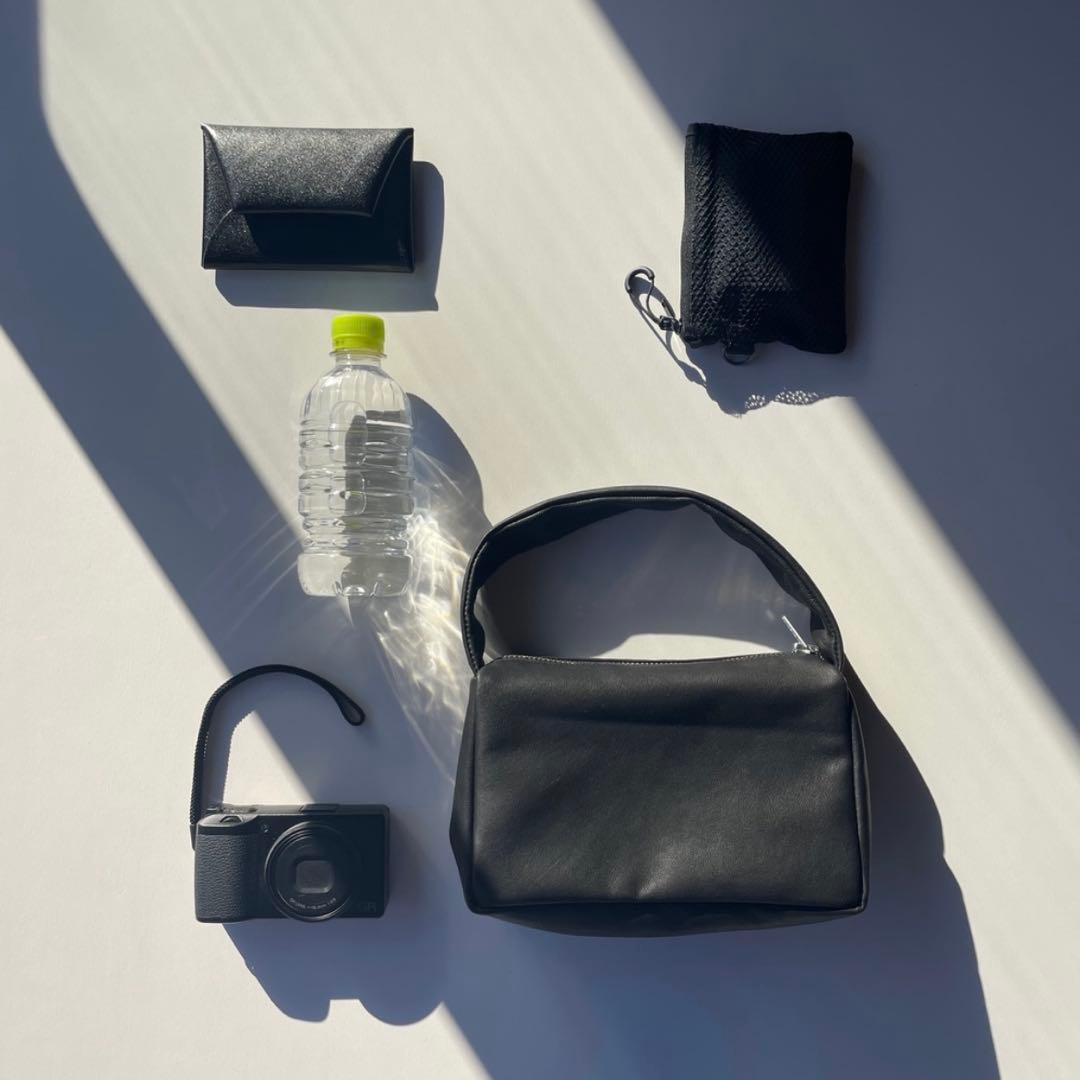 KEESE 黒 レザーショルダーバッグ ジップ Sサイズ ブラック ハンドバッグ