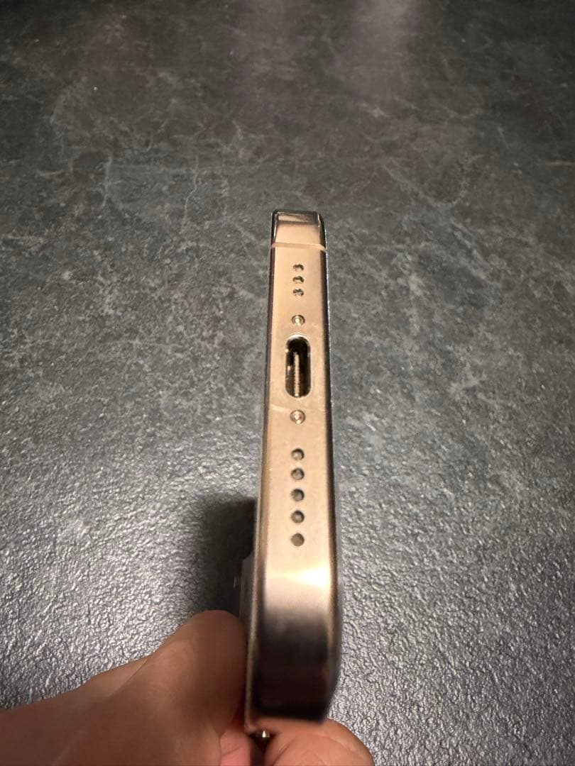 Apple iPhone 16 Pro 128GB デザートチタニウム