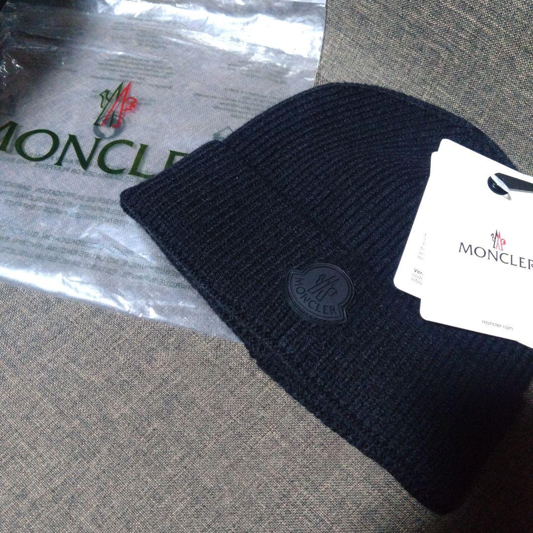 MONCLER 黒 ニットビーニー ロゴ付き