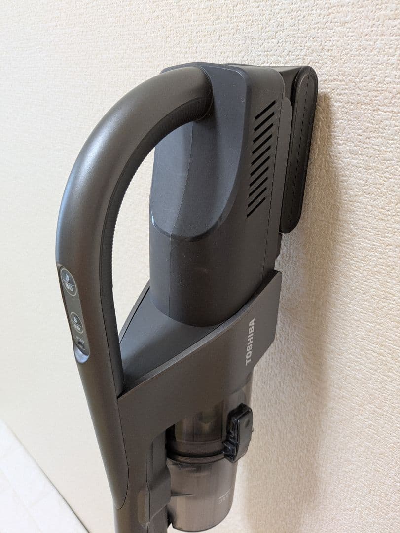 付属品完備トルネオ コードレスクリーナーVC-CLX72　2023年製　保証書